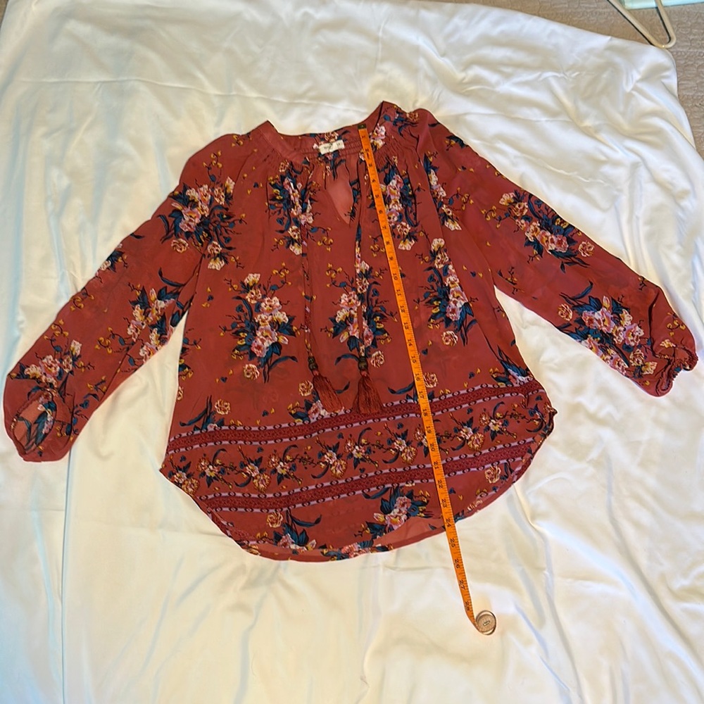 Women’s lightweight long sleeve blouse